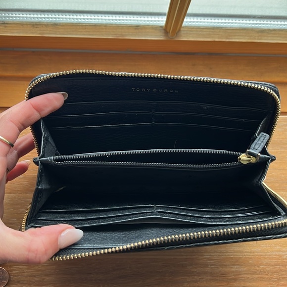 Tory Burch Continental Wallet - Picture 5 of 5